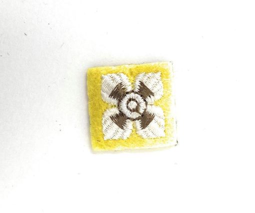 Picture of The King's Royal Hussars Officers Rank Star - Primrose Cloth Embroidered - Pairs